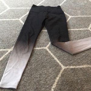 Beyond Yoga Black White Gray Ombré Leggings